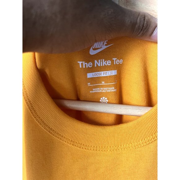 NIKE THE NIKE TEE MENS SHORT SLEEVED T SHIRT SIZE MEDIUM YELLOW STREETWEAR HYPE - Picture 4 of 4